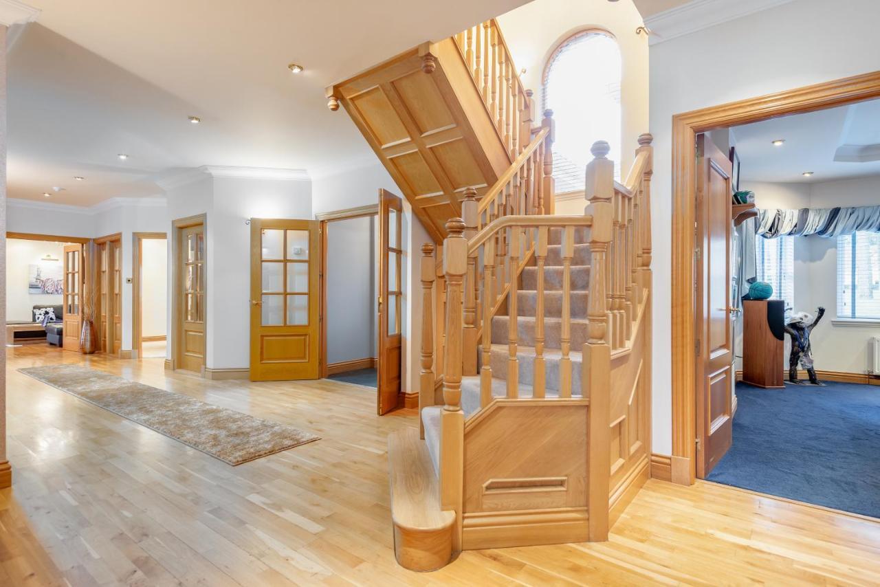 Luxury 6-Bed House With Pool Villa Glenrothes Buitenkant foto