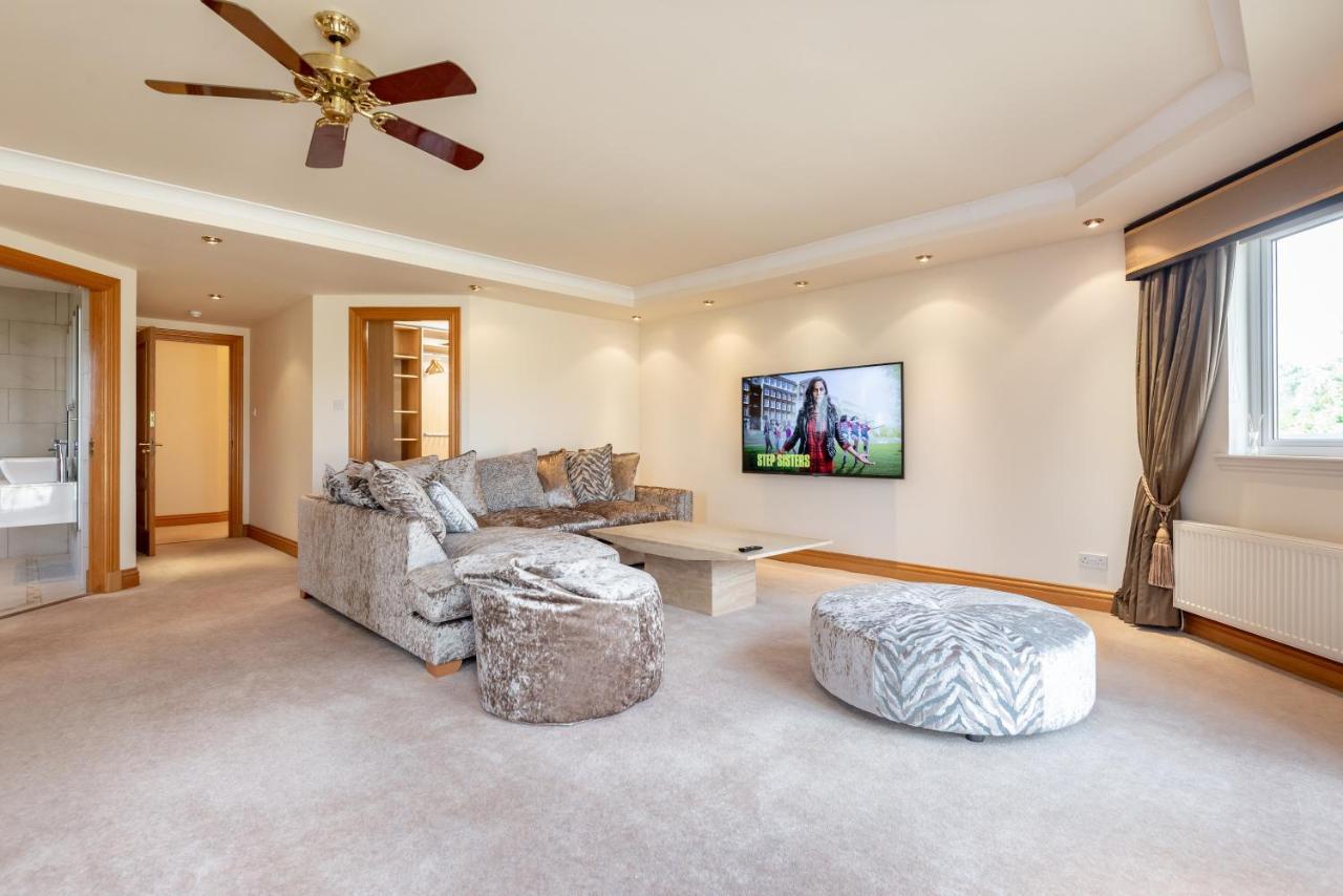 Luxury 6-Bed House With Pool Villa Glenrothes Buitenkant foto