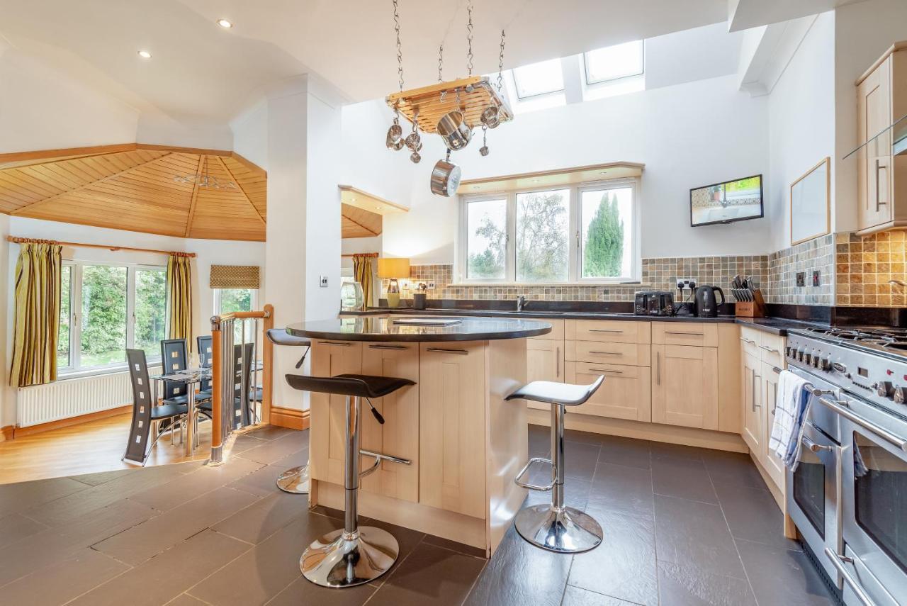 Luxury 6-Bed House With Pool Villa Glenrothes Buitenkant foto