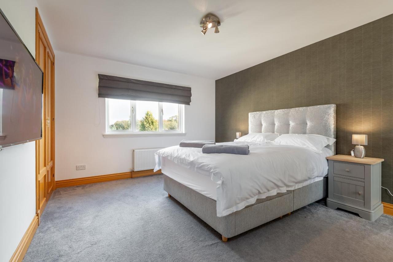 Luxury 6-Bed House With Pool Villa Glenrothes Buitenkant foto
