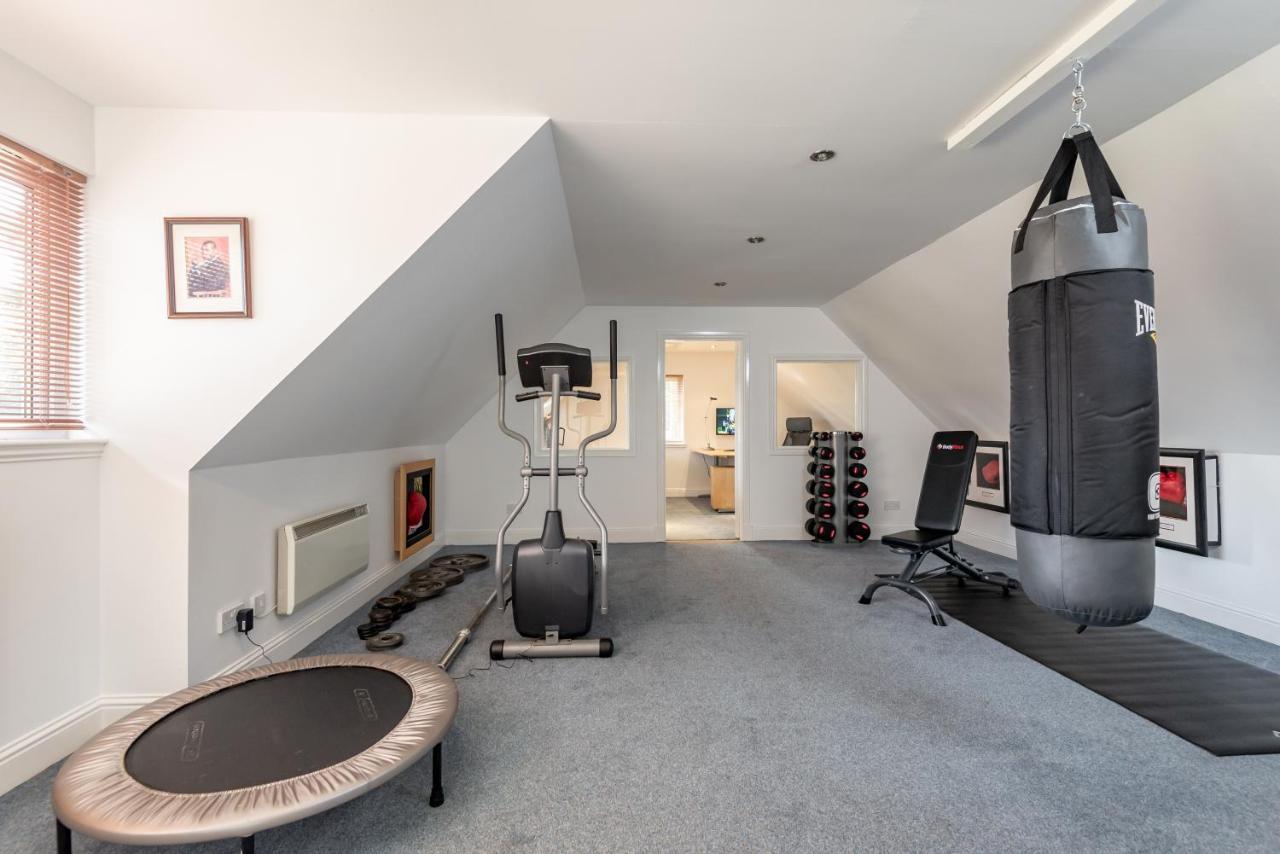 Luxury 6-Bed House With Pool Villa Glenrothes Buitenkant foto