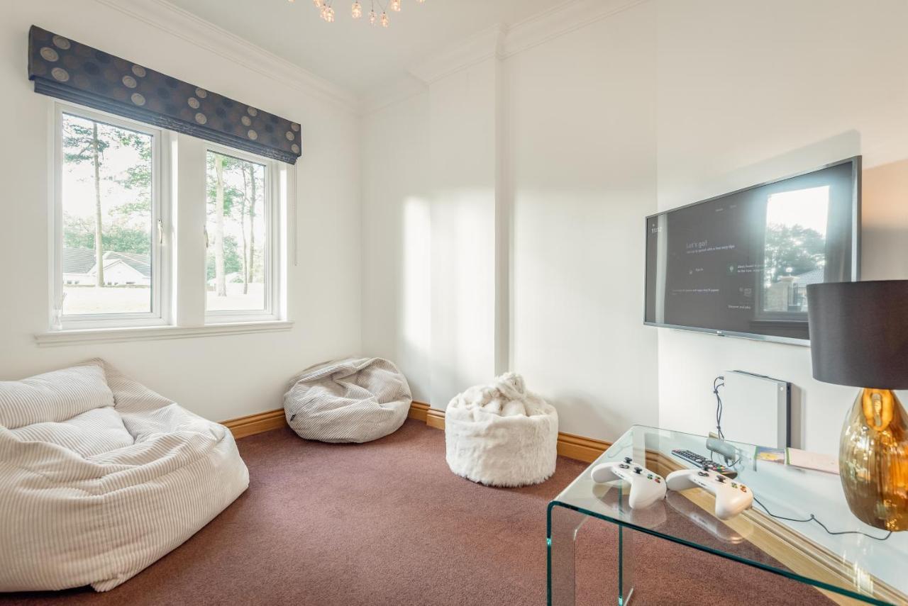 Luxury 6-Bed House With Pool Villa Glenrothes Buitenkant foto