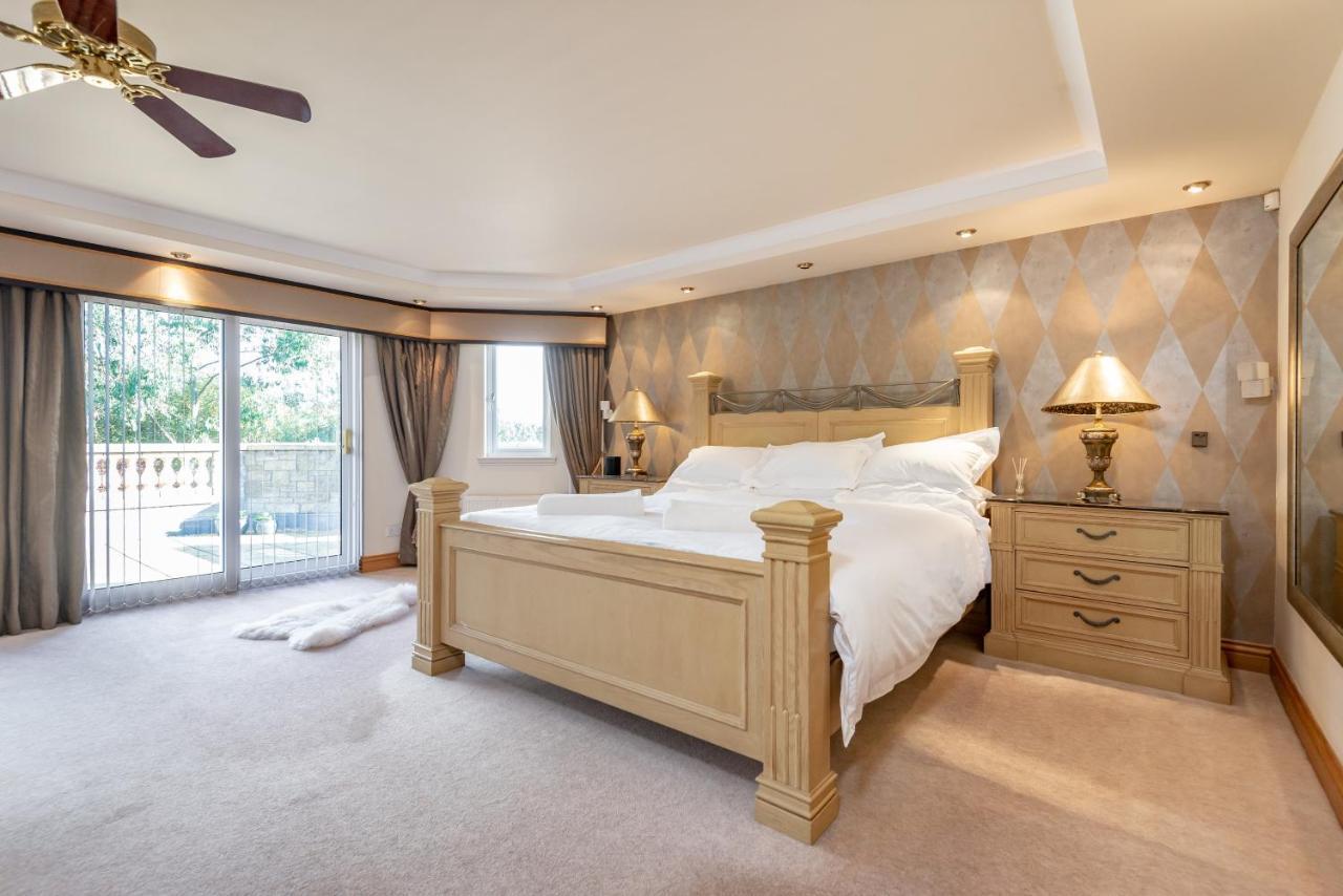 Luxury 6-Bed House With Pool Villa Glenrothes Buitenkant foto
